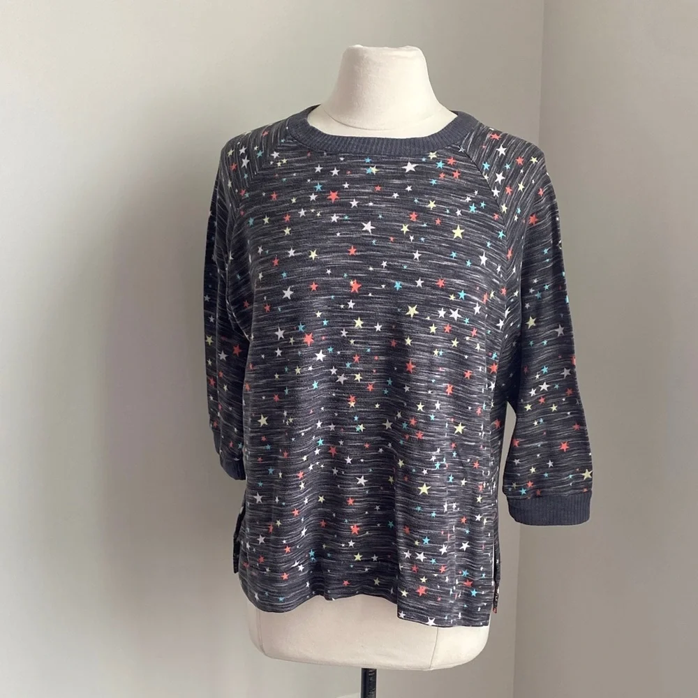 Secret Treasures Star Print Pajama Top Womens Sz Medium Grey